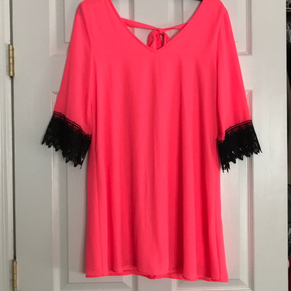 Beautiful Flowy Dress with Lace!